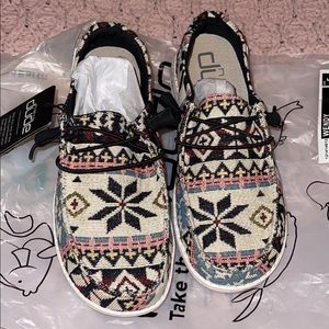 NWT Aztec Hey Dudes